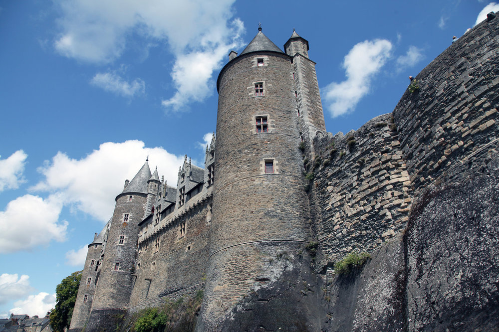 Замок Белолисов.jpg